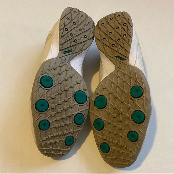 DKNY Women’s slip on cream sneakers size 10 - Picture 7 of 8